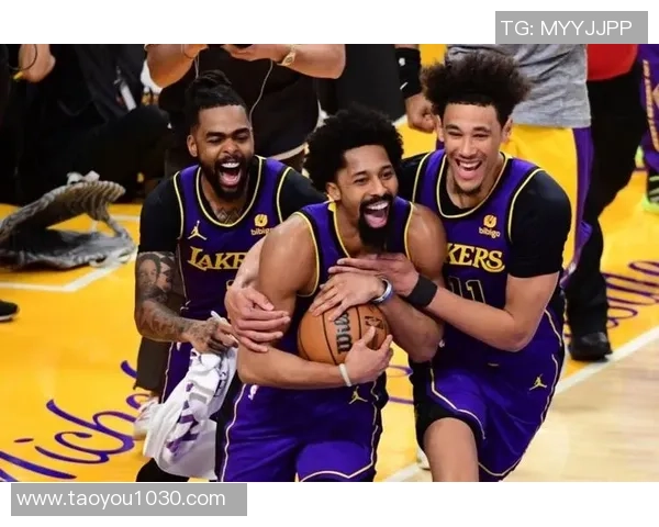 湖人对阵雄鹿精彩比分瞬间回顾与赛后分析图集